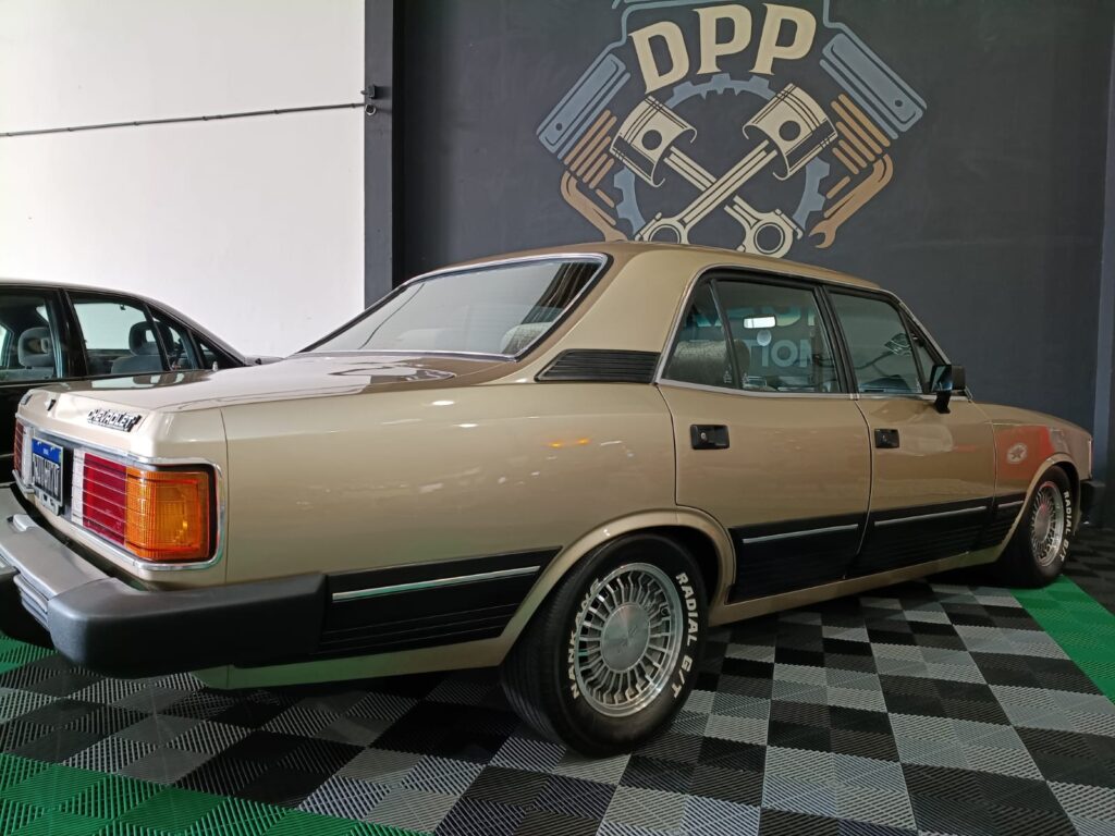Lateral direita Opala Diplomata 1987
