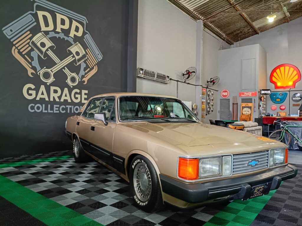 Frente lateral esquerda Opala Diplomata 1987
